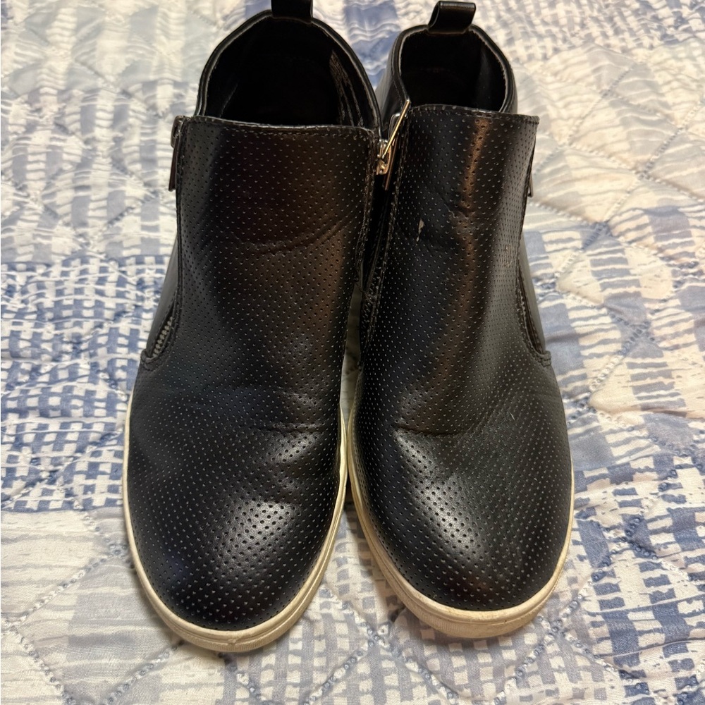 Time and Tru Black Ankle Boots